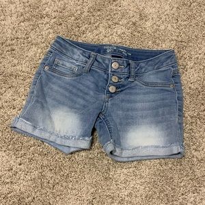 Button up mid rise shorts.